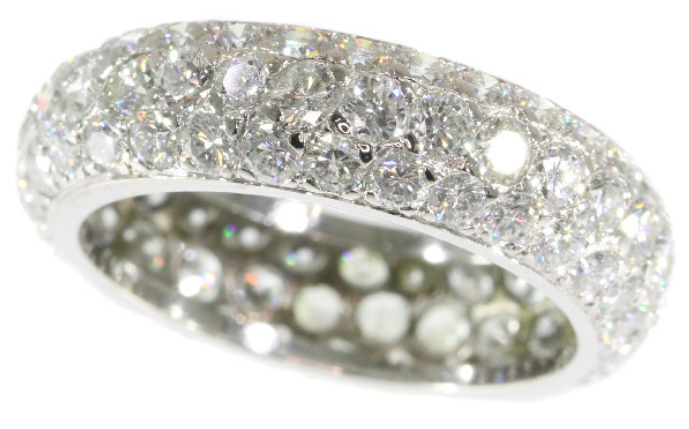 Wichtige Informationen vor dem Schmuck oder Juwelenkauf; Ring mit 90 Diamanten im Brillantschliff
