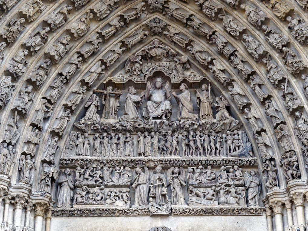 Das Tympanon von Notre Dame in Amiens mit reich verzierten Skulpturreliefs, 1270